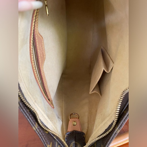 Louis Vuitton Looping GM Bag - Picture 10 of 12